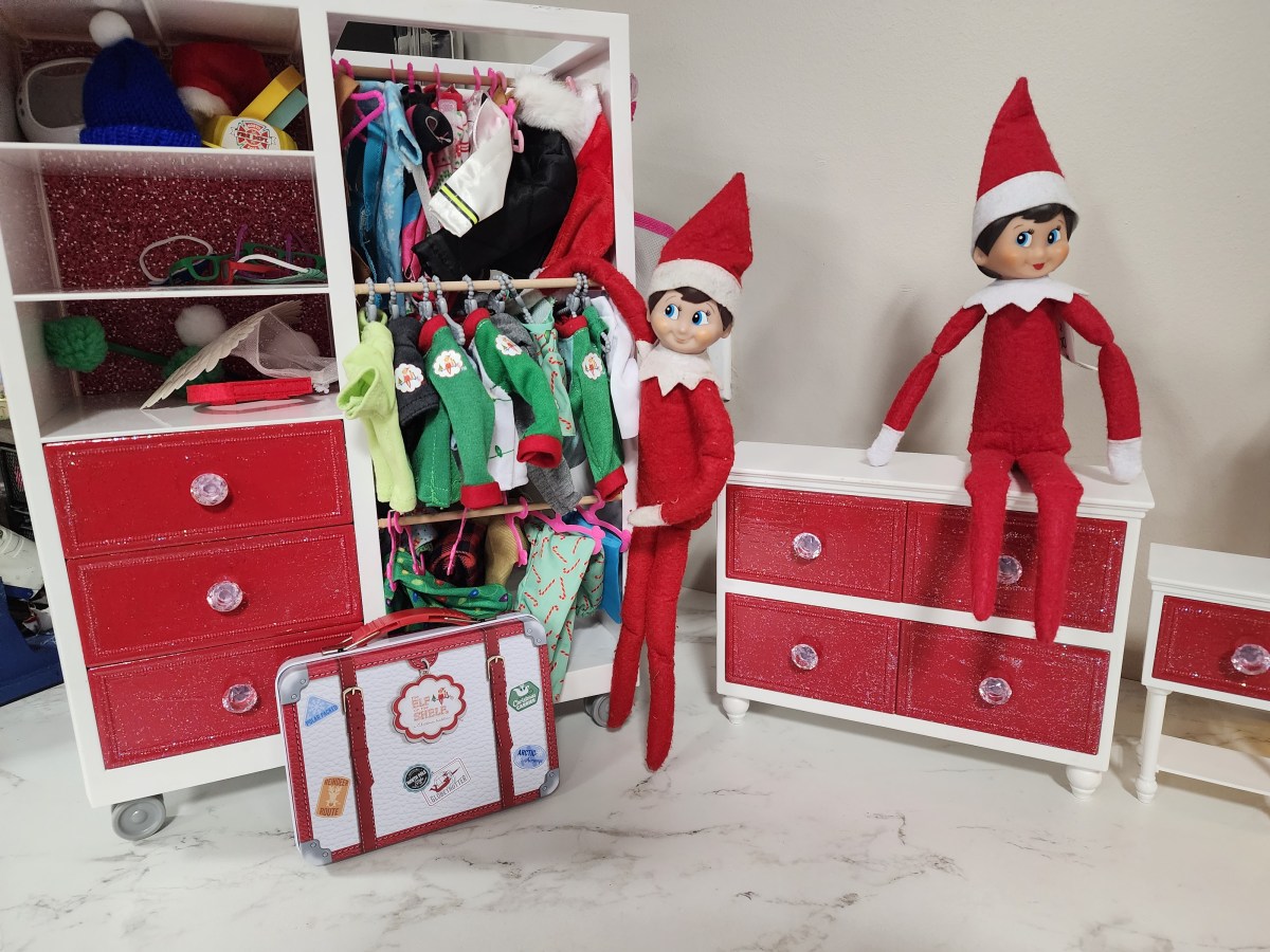 Magic Elf Gloves Printable Poster and Labels FREEBIE – Elf Day 11