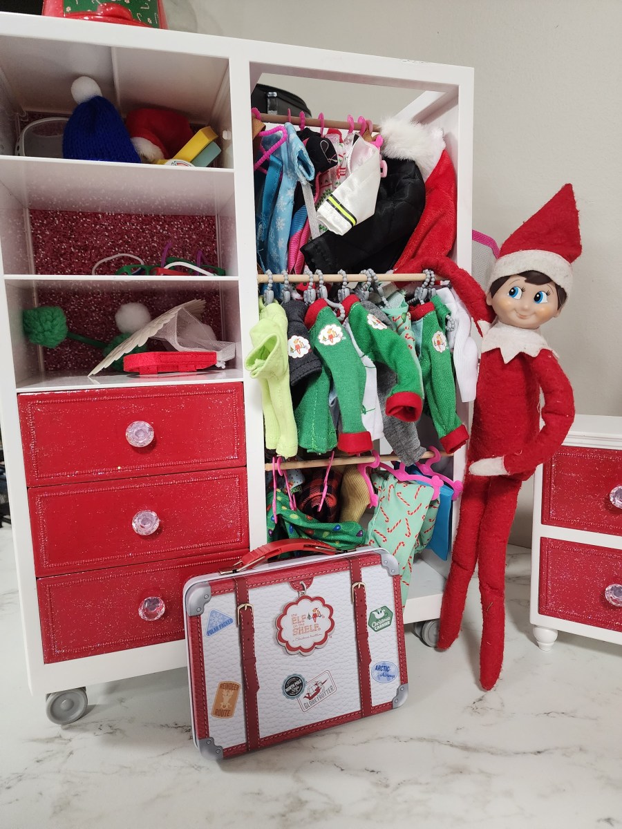 Magic Elf Gloves Printable Poster and Labels FREEBIE – Elf Day 11