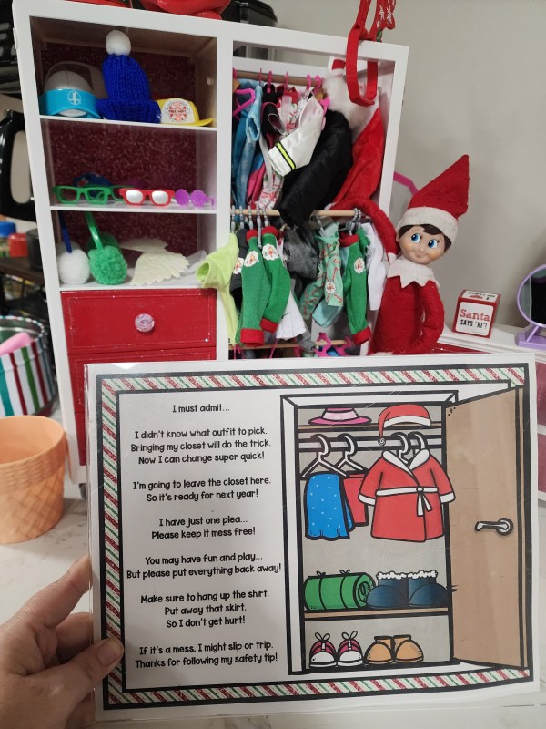 Magic Elf Gloves Printable Poster and Labels FREEBIE – Elf Day 11