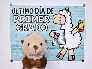 Last Day of School Backdrop Poster: Llama - Option #1 (Spanish)